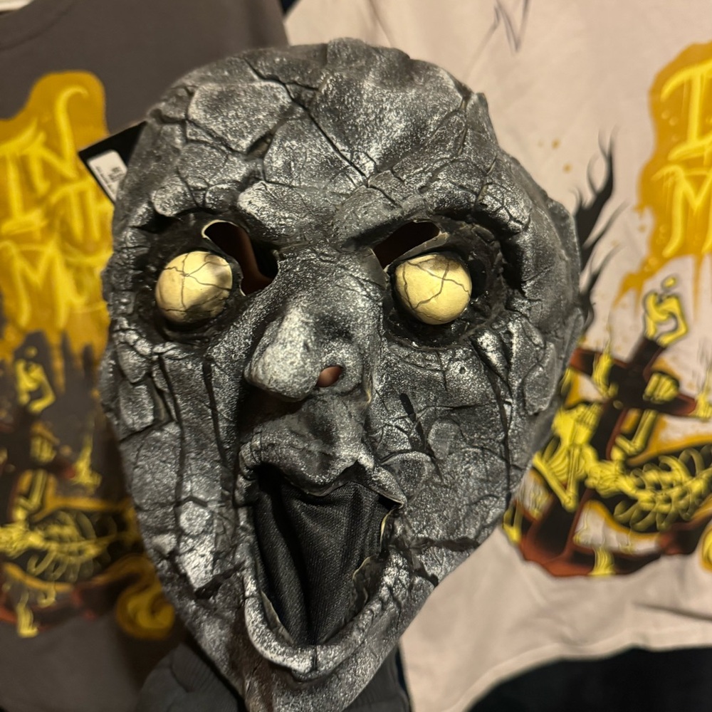 Spirit Halloween Shattered Doll Face Tate Face Off Mask Cosplay Living Dead Doll